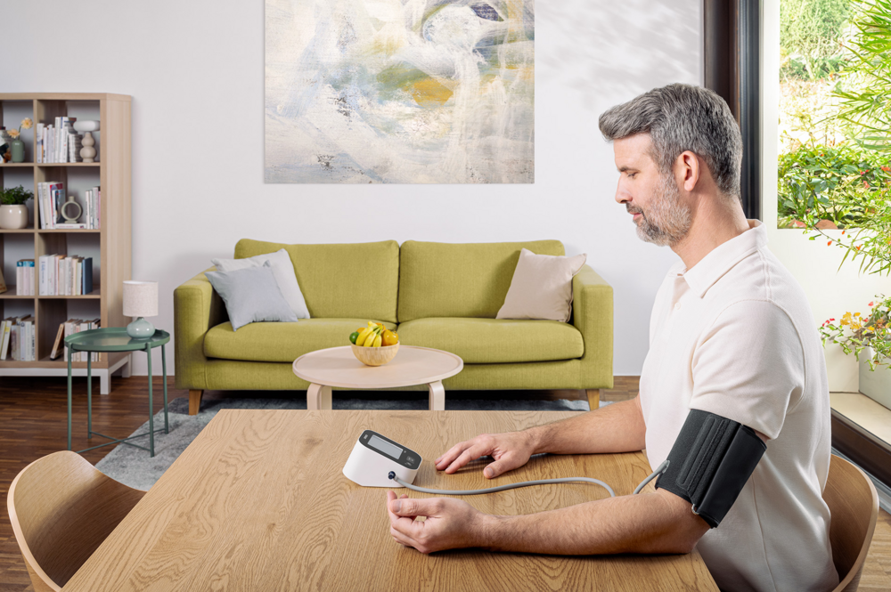 Tuotekuva: Omron® M2+ Connect olkavarsiverenpainemittari 