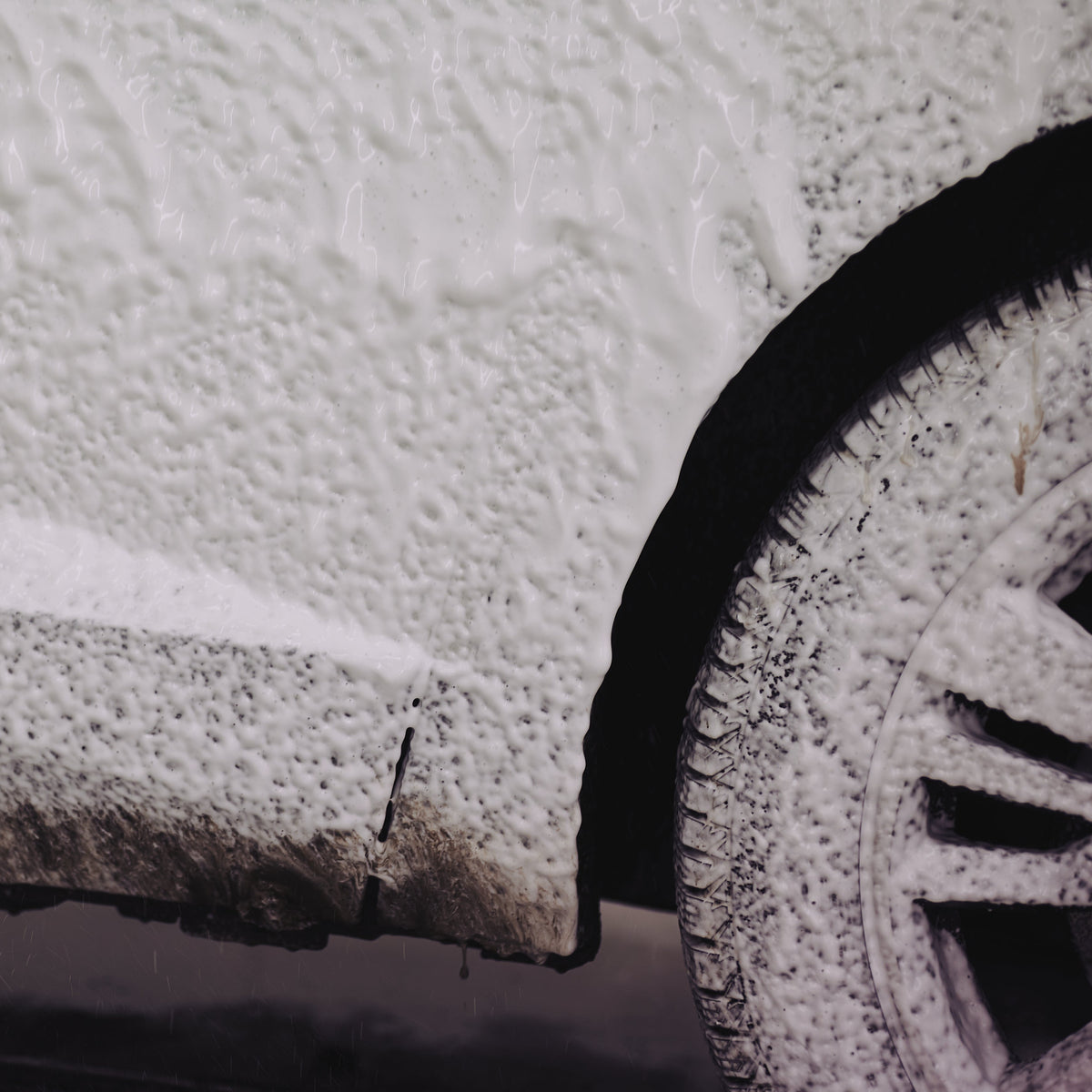 Auto ja vaahdotettu esipesuaine